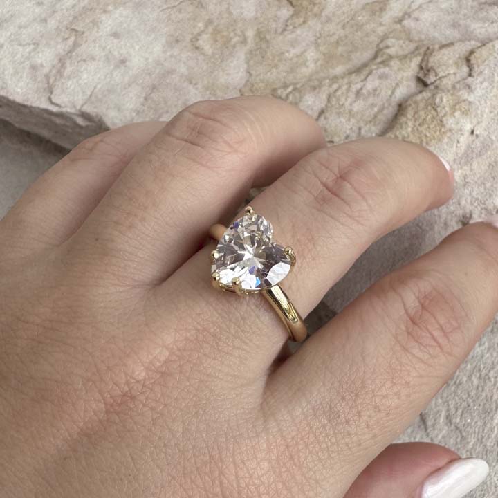 Anillo love diamante blanco.