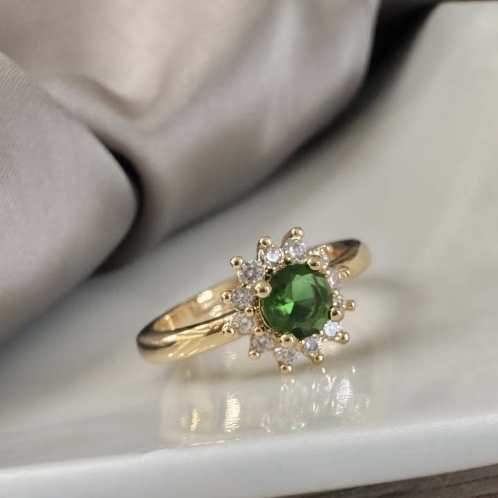 Anillo flor Esmeralda.
