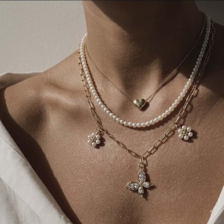 Collar Mariposa florecida