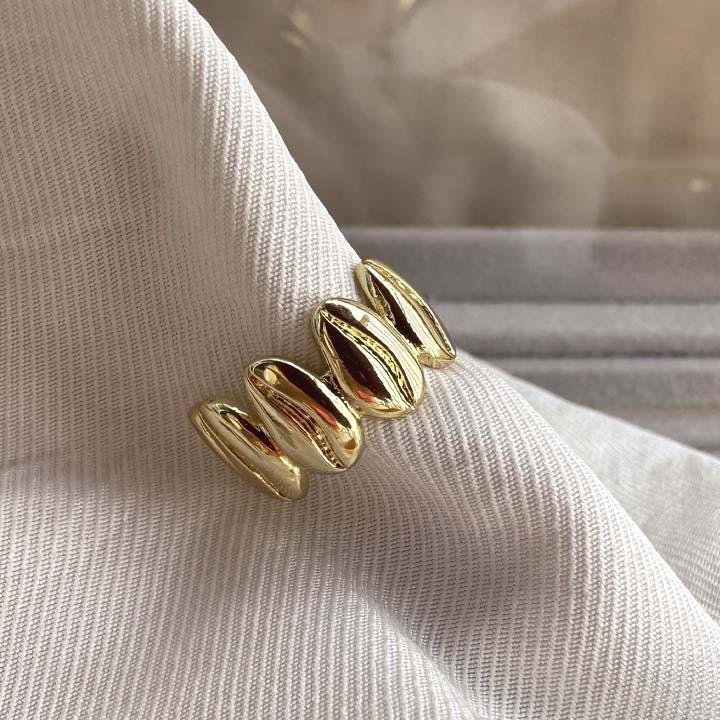 Ear cuff coffee gold