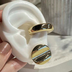 Ear cuff dominica