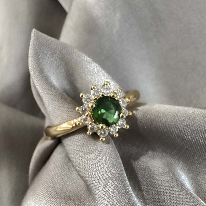 Anillo flor Esmeralda.