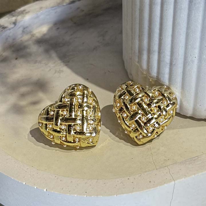 Arete tejido de amor