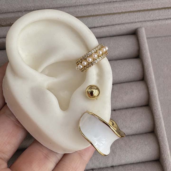 Ear cuff Reina blanca.