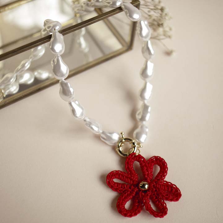 Collar Florecida roja