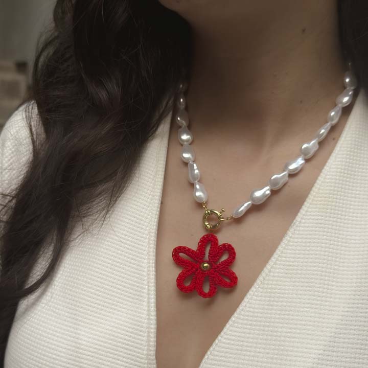 Collar Florecida roja