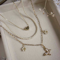 Collar Mariposa florecida