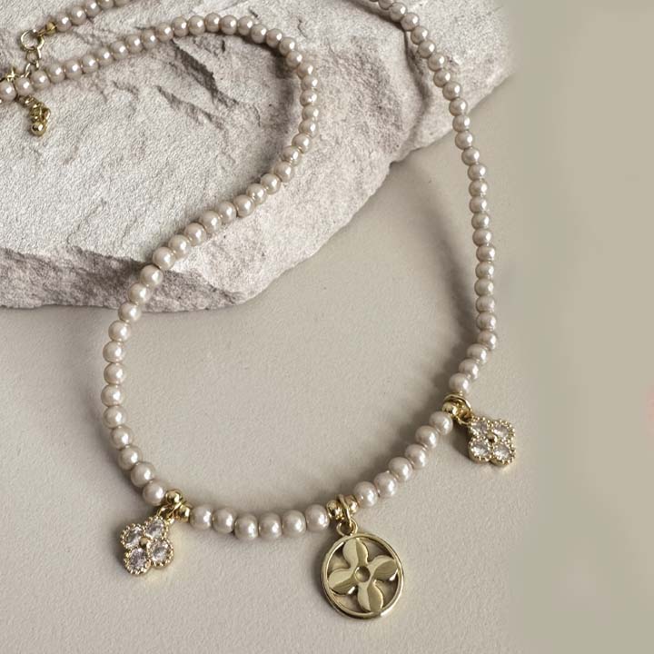 Collar trébol perla