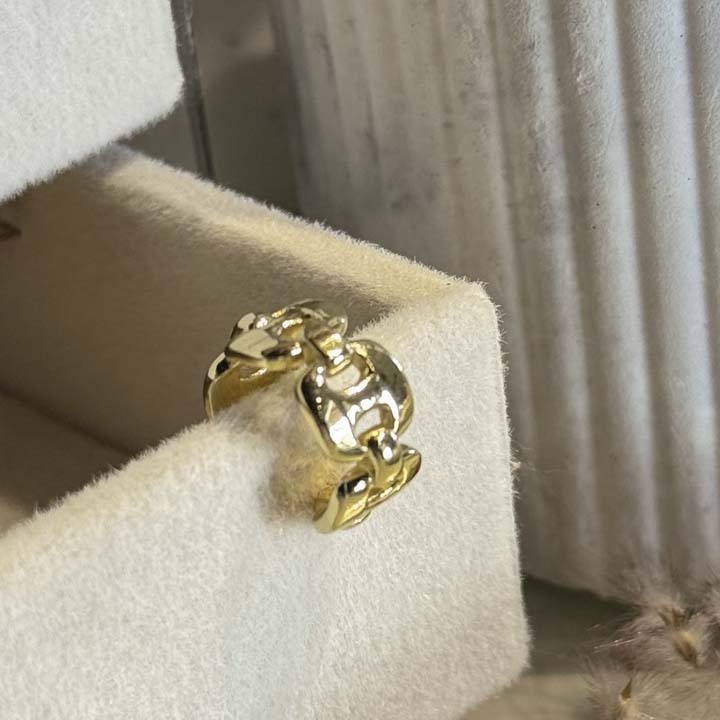 Ear cuff GG