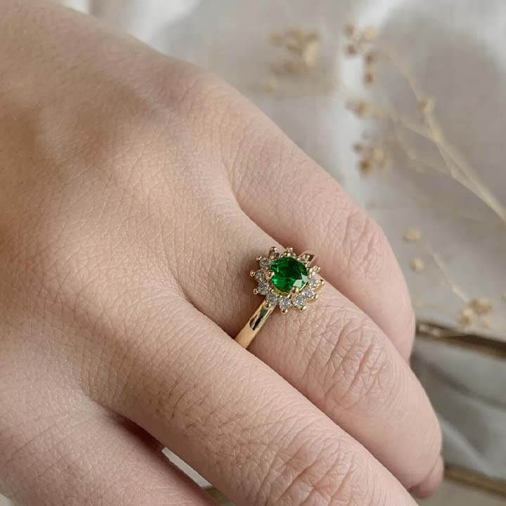 Anillo best sale esmeralda verde